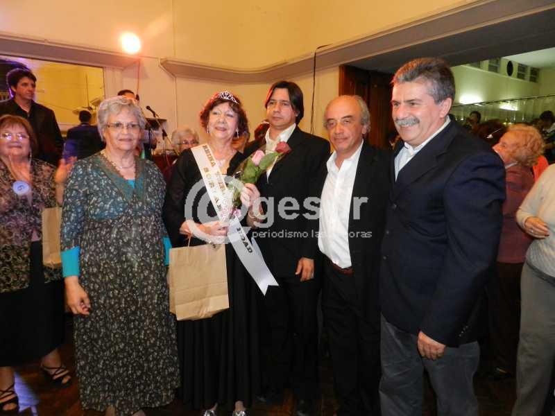 En Centro Uruguayo de Mercedes se realiza el evento que determinará quién es la Reina de la Tercera Edad de Soriano que participará de evento nacional.